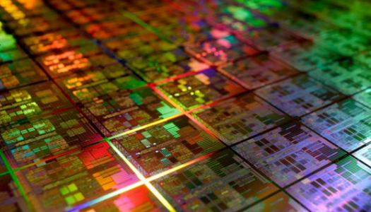Ley de Moore se podrá mantener unos años más: chips en 7nm de Intel llegan el 2018